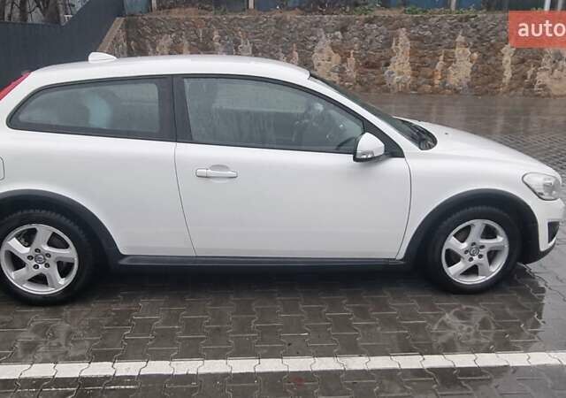 Білий Вольво C30, об'ємом двигуна 2 л та пробігом 105 тис. км за 10000 $, фото 7 на Automoto.ua