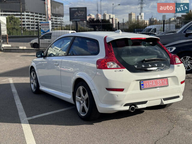 Белый Вольво Ц30, объемом двигателя 1.6 л и пробегом 230 тыс. км за 9900 $, фото 6 на Automoto.ua
