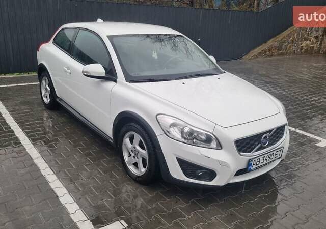 Білий Вольво C30, об'ємом двигуна 2 л та пробігом 105 тис. км за 10000 $, фото 3 на Automoto.ua