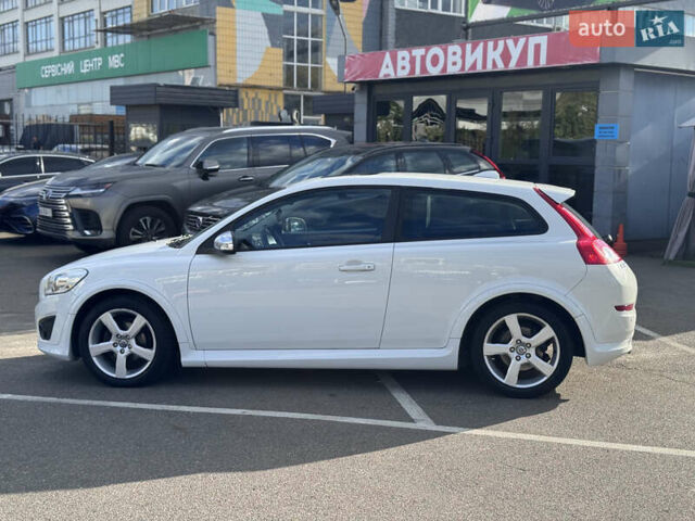 Белый Вольво Ц30, объемом двигателя 1.6 л и пробегом 230 тыс. км за 9900 $, фото 7 на Automoto.ua