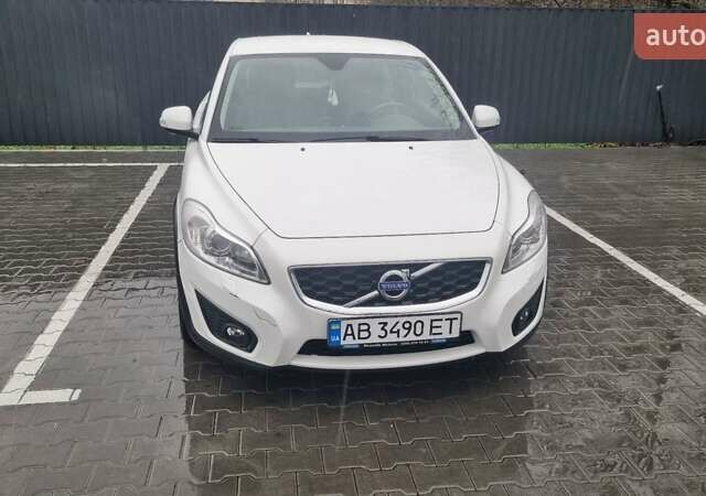 Білий Вольво C30, об'ємом двигуна 2 л та пробігом 105 тис. км за 10000 $, фото 4 на Automoto.ua