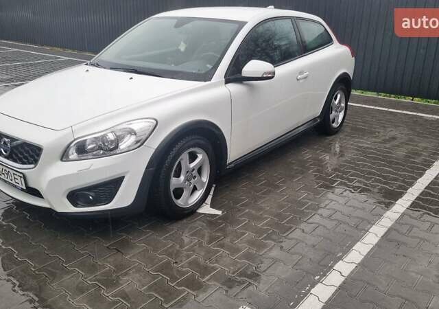 Білий Вольво C30, об'ємом двигуна 2 л та пробігом 105 тис. км за 10000 $, фото 1 на Automoto.ua