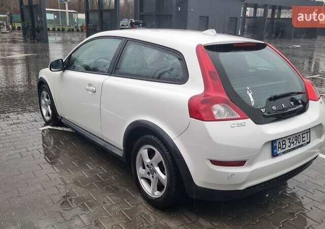 Білий Вольво C30, об'ємом двигуна 2 л та пробігом 105 тис. км за 10000 $, фото 6 на Automoto.ua