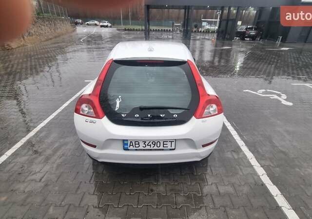 Білий Вольво C30, об'ємом двигуна 2 л та пробігом 105 тис. км за 10000 $, фото 5 на Automoto.ua