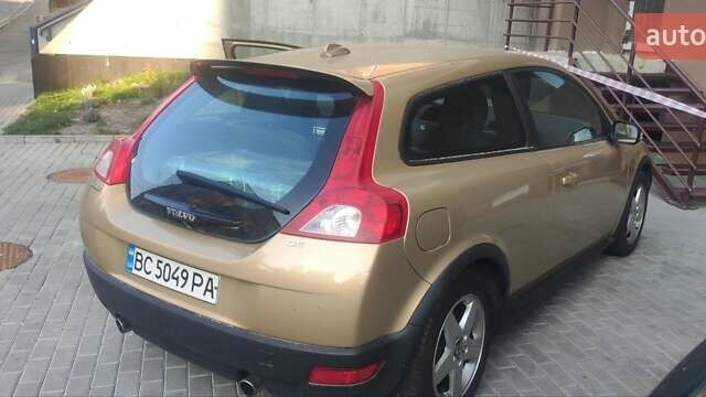 Бежевый Вольво Ц30, объемом двигателя 2.4 л и пробегом 277 тыс. км за 7100 $, фото 7 на Automoto.ua