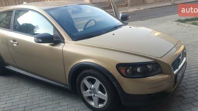 Бежевый Вольво Ц30, объемом двигателя 2.4 л и пробегом 277 тыс. км за 7100 $, фото 5 на Automoto.ua