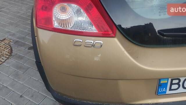 Бежевый Вольво Ц30, объемом двигателя 2.4 л и пробегом 277 тыс. км за 7100 $, фото 2 на Automoto.ua