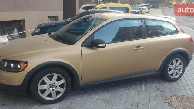 Бежевый Вольво Ц30, объемом двигателя 2.4 л и пробегом 277 тыс. км за 7100 $, фото 4 на Automoto.ua