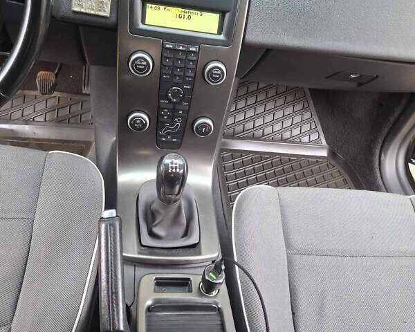 Черный Вольво Ц30, объемом двигателя 1.6 л и пробегом 286 тыс. км за 5200 $, фото 18 на Automoto.ua