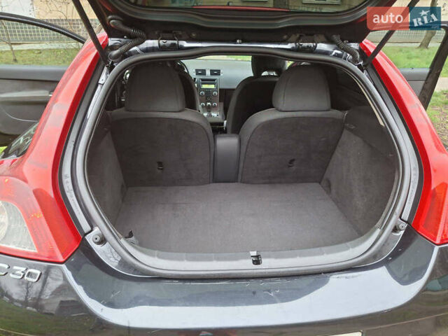 Черный Вольво Ц30, объемом двигателя 1.6 л и пробегом 286 тыс. км за 5200 $, фото 10 на Automoto.ua