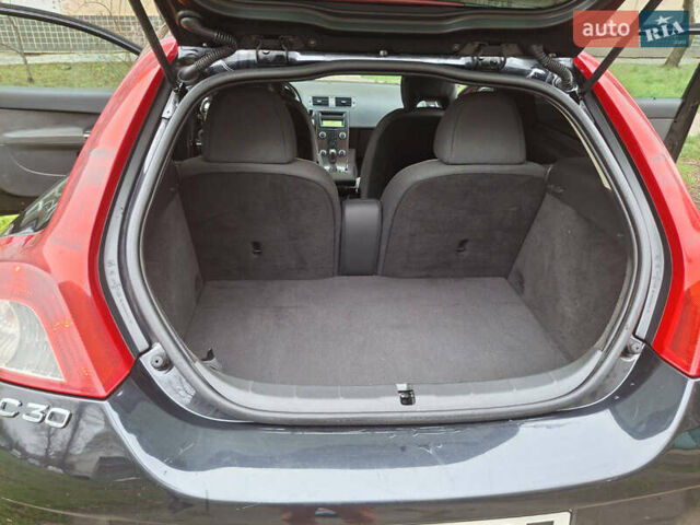 Черный Вольво Ц30, объемом двигателя 1.6 л и пробегом 286 тыс. км за 5200 $, фото 11 на Automoto.ua