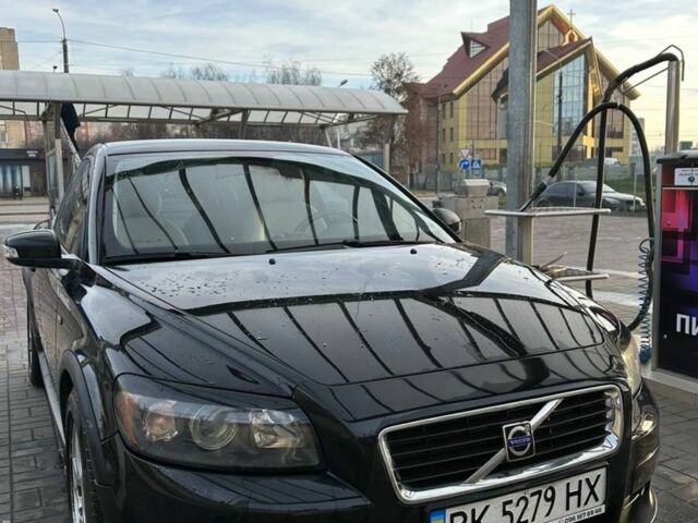 Черный Вольво Ц30, объемом двигателя 1.6 л и пробегом 258 тыс. км за 6500 $, фото 2 на Automoto.ua