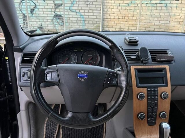 Черный Вольво Ц30, объемом двигателя 1.6 л и пробегом 258 тыс. км за 6500 $, фото 4 на Automoto.ua