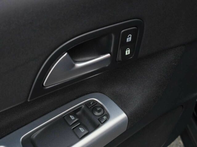 Черный Вольво Ц30, объемом двигателя 1.6 л и пробегом 252 тыс. км за 7499 $, фото 6 на Automoto.ua