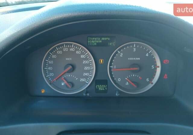 Коричневый Вольво Ц30, объемом двигателя 1.6 л и пробегом 250 тыс. км за 6200 $, фото 4 на Automoto.ua