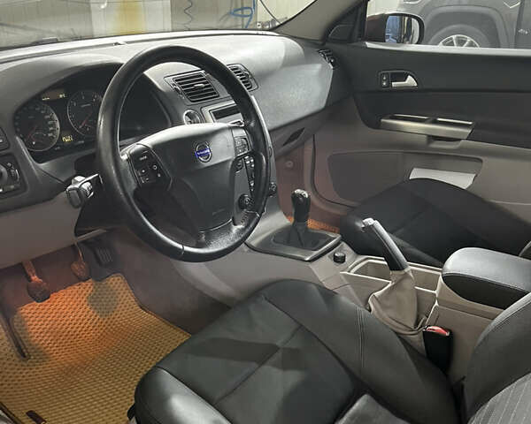 Коричневий Вольво C30, об'ємом двигуна 1.56 л та пробігом 252 тис. км за 6800 $, фото 6 на Automoto.ua