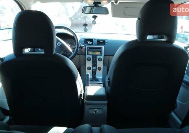 Коричневый Вольво Ц30, объемом двигателя 1.6 л и пробегом 250 тыс. км за 6200 $, фото 12 на Automoto.ua