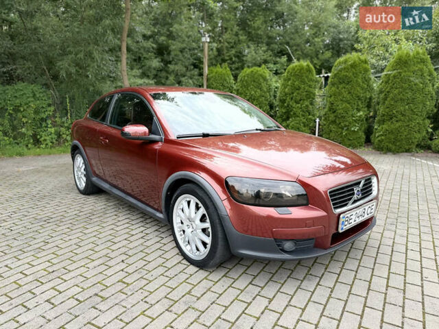Красный Вольво Ц30, объемом двигателя 1.8 л и пробегом 190 тыс. км за 5300 $, фото 6 на Automoto.ua