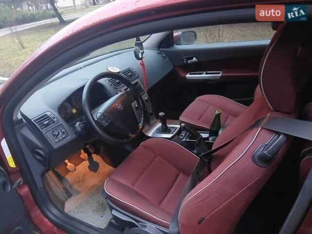 Красный Вольво Ц30, объемом двигателя 1.8 л и пробегом 142 тыс. км за 4900 $, фото 3 на Automoto.ua