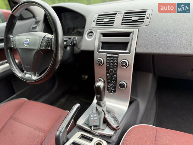 Красный Вольво Ц30, объемом двигателя 1.8 л и пробегом 190 тыс. км за 5300 $, фото 7 на Automoto.ua