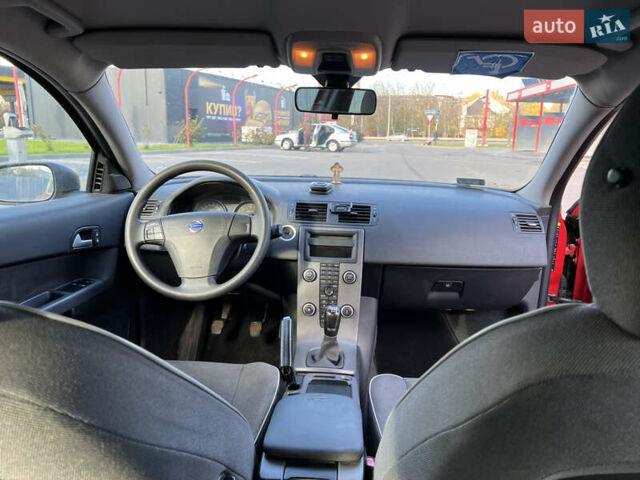 Червоний Вольво C30, об'ємом двигуна 2 л та пробігом 238 тис. км за 6500 $, фото 6 на Automoto.ua