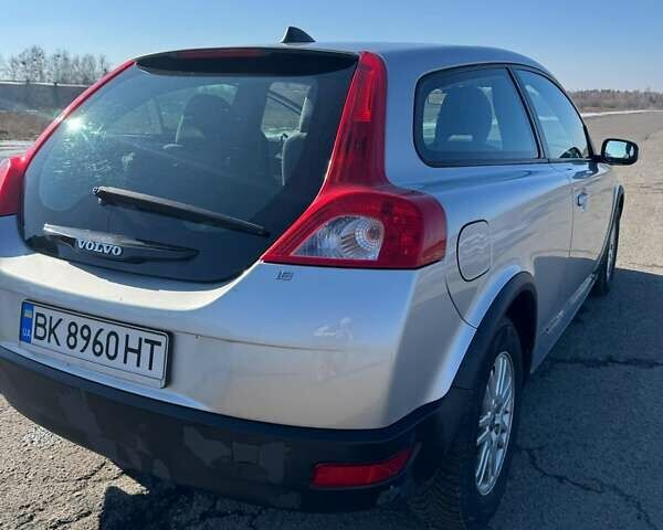 Серый Вольво Ц30, объемом двигателя 1.8 л и пробегом 230 тыс. км за 5000 $, фото 12 на Automoto.ua