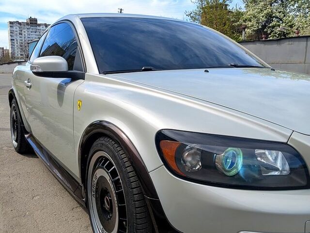 Серый Вольво Ц30, объемом двигателя 2 л и пробегом 269 тыс. км за 5500 $, фото 6 на Automoto.ua