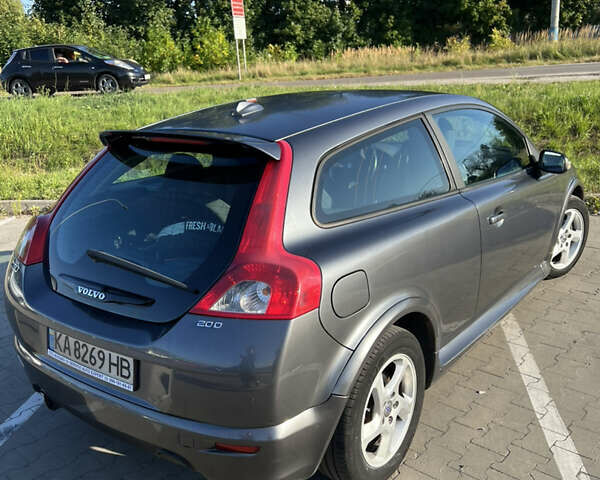 Серый Вольво Ц30, объемом двигателя 2 л и пробегом 245 тыс. км за 7500 $, фото 13 на Automoto.ua