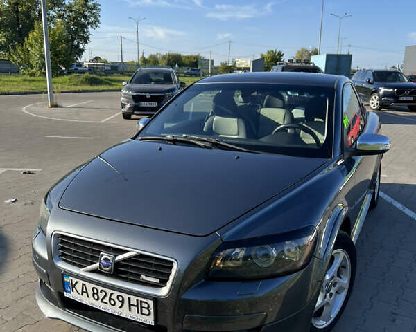 Серый Вольво Ц30, объемом двигателя 2 л и пробегом 245 тыс. км за 7500 $, фото 7 на Automoto.ua