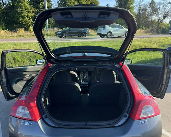 Серый Вольво Ц30, объемом двигателя 2 л и пробегом 245 тыс. км за 7500 $, фото 23 на Automoto.ua