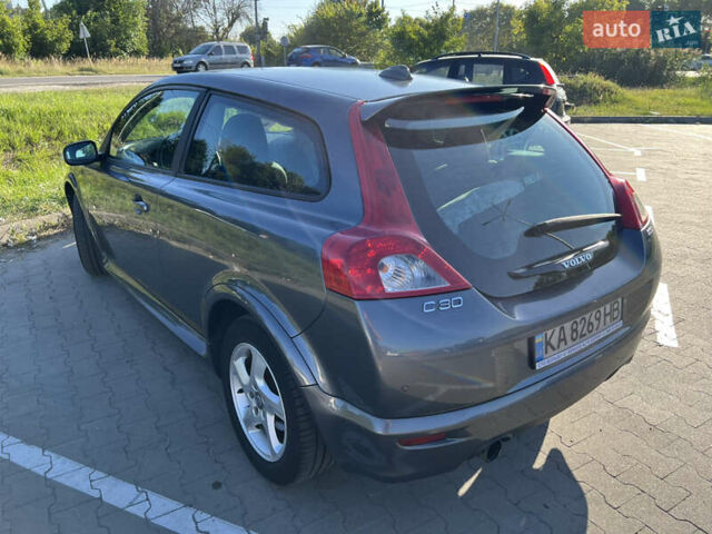 Серый Вольво Ц30, объемом двигателя 2 л и пробегом 245 тыс. км за 7500 $, фото 4 на Automoto.ua