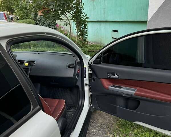 Серый Вольво Ц30, объемом двигателя 1.6 л и пробегом 235 тыс. км за 6450 $, фото 5 на Automoto.ua