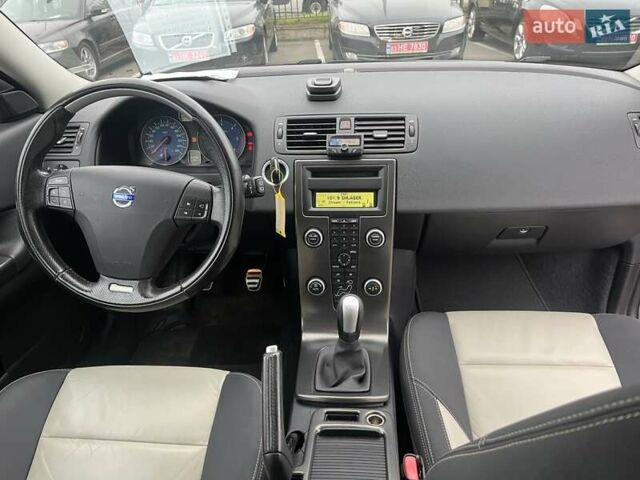 Серый Вольво Ц30, объемом двигателя 1.6 л и пробегом 249 тыс. км за 10000 $, фото 1 на Automoto.ua