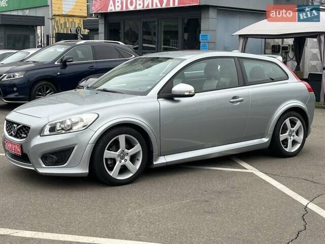 Серый Вольво Ц30, объемом двигателя 1.6 л и пробегом 249 тыс. км за 10000 $, фото 3 на Automoto.ua