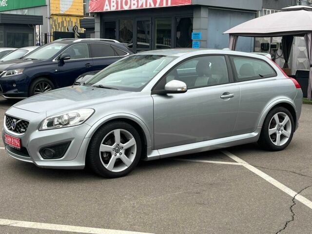 Серый Вольво Ц30, объемом двигателя 1.6 л и пробегом 249 тыс. км за 10000 $, фото 3 на Automoto.ua