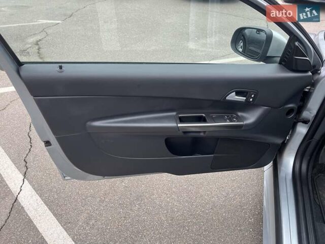 Серый Вольво Ц30, объемом двигателя 1.6 л и пробегом 249 тыс. км за 10000 $, фото 11 на Automoto.ua