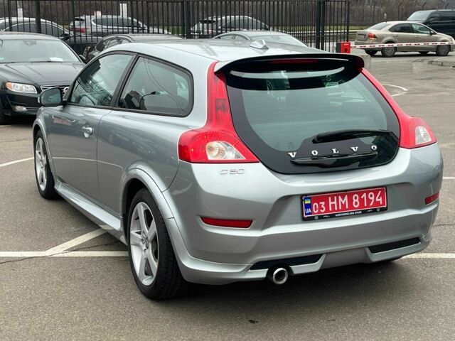 Серый Вольво Ц30, объемом двигателя 1.6 л и пробегом 249 тыс. км за 10000 $, фото 10 на Automoto.ua