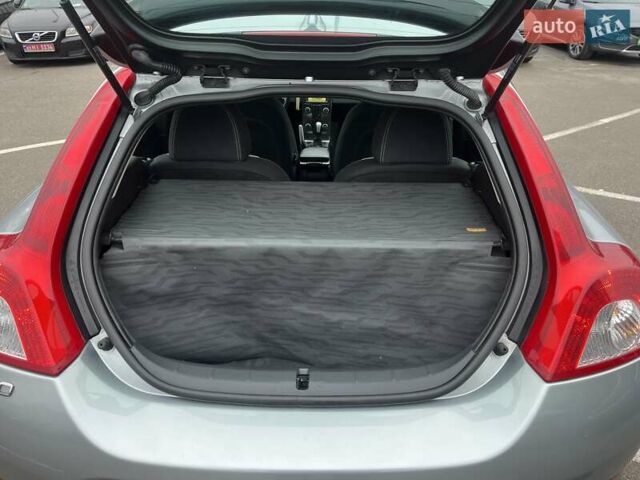 Серый Вольво Ц30, объемом двигателя 1.6 л и пробегом 249 тыс. км за 10000 $, фото 23 на Automoto.ua