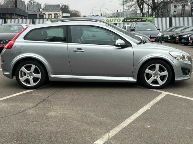 Серый Вольво Ц30, объемом двигателя 1.6 л и пробегом 249 тыс. км за 10000 $, фото 7 на Automoto.ua