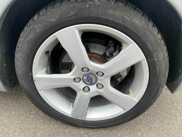 Серый Вольво Ц30, объемом двигателя 1.6 л и пробегом 249 тыс. км за 10000 $, фото 22 на Automoto.ua