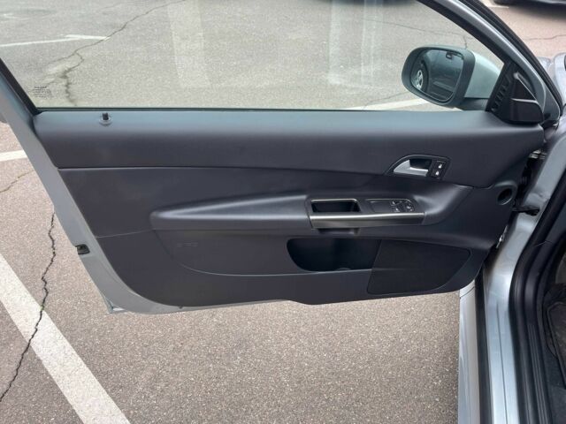 Серый Вольво Ц30, объемом двигателя 1.6 л и пробегом 249 тыс. км за 10000 $, фото 11 на Automoto.ua