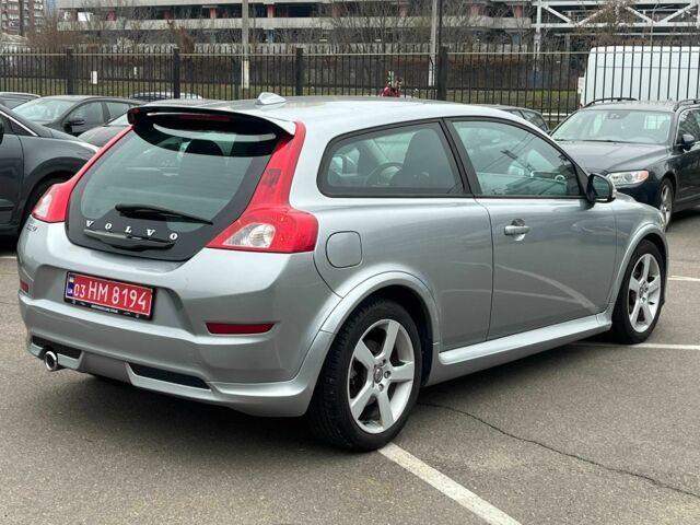 Серый Вольво Ц30, объемом двигателя 1.6 л и пробегом 249 тыс. км за 10000 $, фото 2 на Automoto.ua