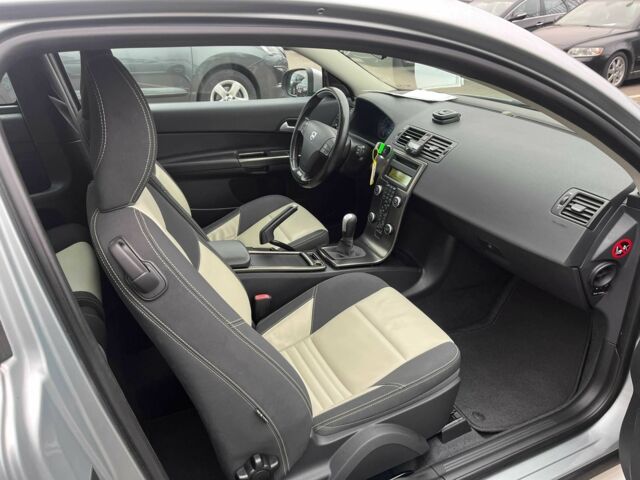 Серый Вольво Ц30, объемом двигателя 1.6 л и пробегом 249 тыс. км за 10000 $, фото 14 на Automoto.ua