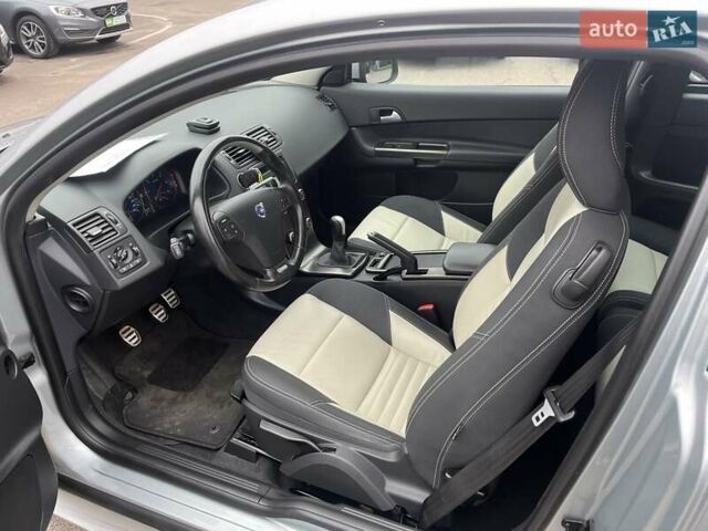 Серый Вольво Ц30, объемом двигателя 1.6 л и пробегом 249 тыс. км за 10000 $, фото 12 на Automoto.ua