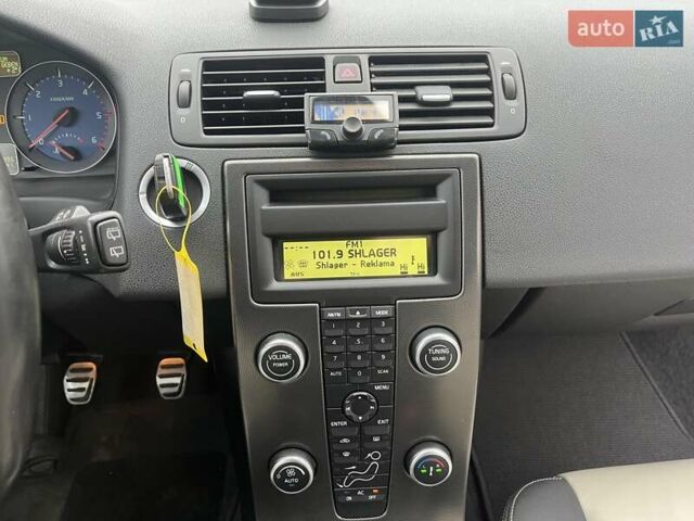 Серый Вольво Ц30, объемом двигателя 1.6 л и пробегом 249 тыс. км за 10000 $, фото 19 на Automoto.ua