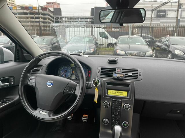 Серый Вольво Ц30, объемом двигателя 1.6 л и пробегом 249 тыс. км за 10000 $, фото 17 на Automoto.ua