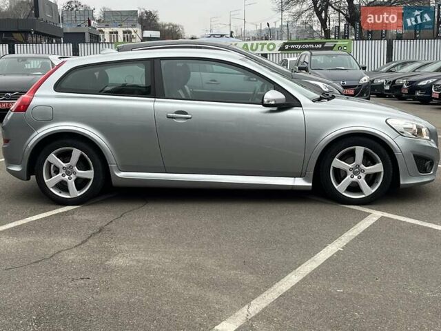 Серый Вольво Ц30, объемом двигателя 1.6 л и пробегом 249 тыс. км за 10000 $, фото 7 на Automoto.ua