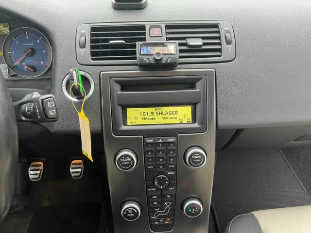 Серый Вольво Ц30, объемом двигателя 1.6 л и пробегом 249 тыс. км за 10000 $, фото 19 на Automoto.ua