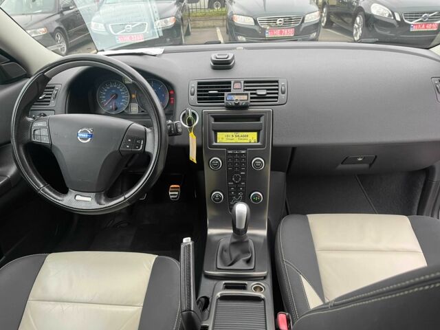 Серый Вольво Ц30, объемом двигателя 1.6 л и пробегом 249 тыс. км за 10000 $, фото 1 на Automoto.ua