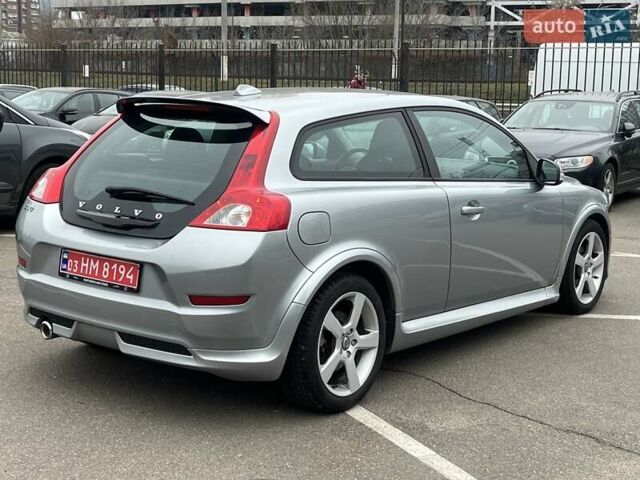 Серый Вольво Ц30, объемом двигателя 1.6 л и пробегом 249 тыс. км за 10000 $, фото 8 на Automoto.ua